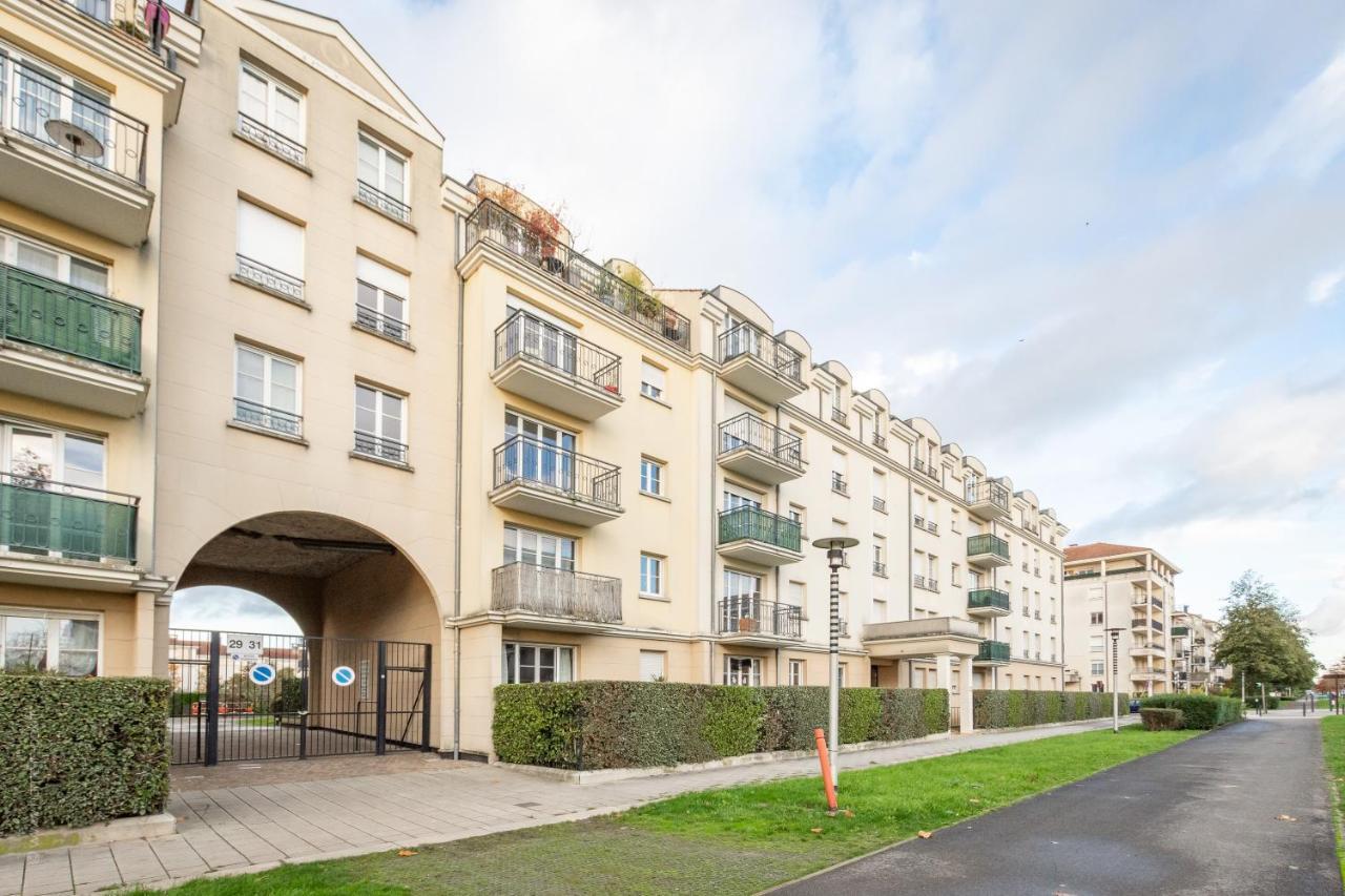 Apartamento Luxe Flat For 7 - Fairytale Factory Bussy-Saint-Georges Exterior foto